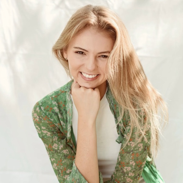 Amy Angus Brisbane naturopath headshot